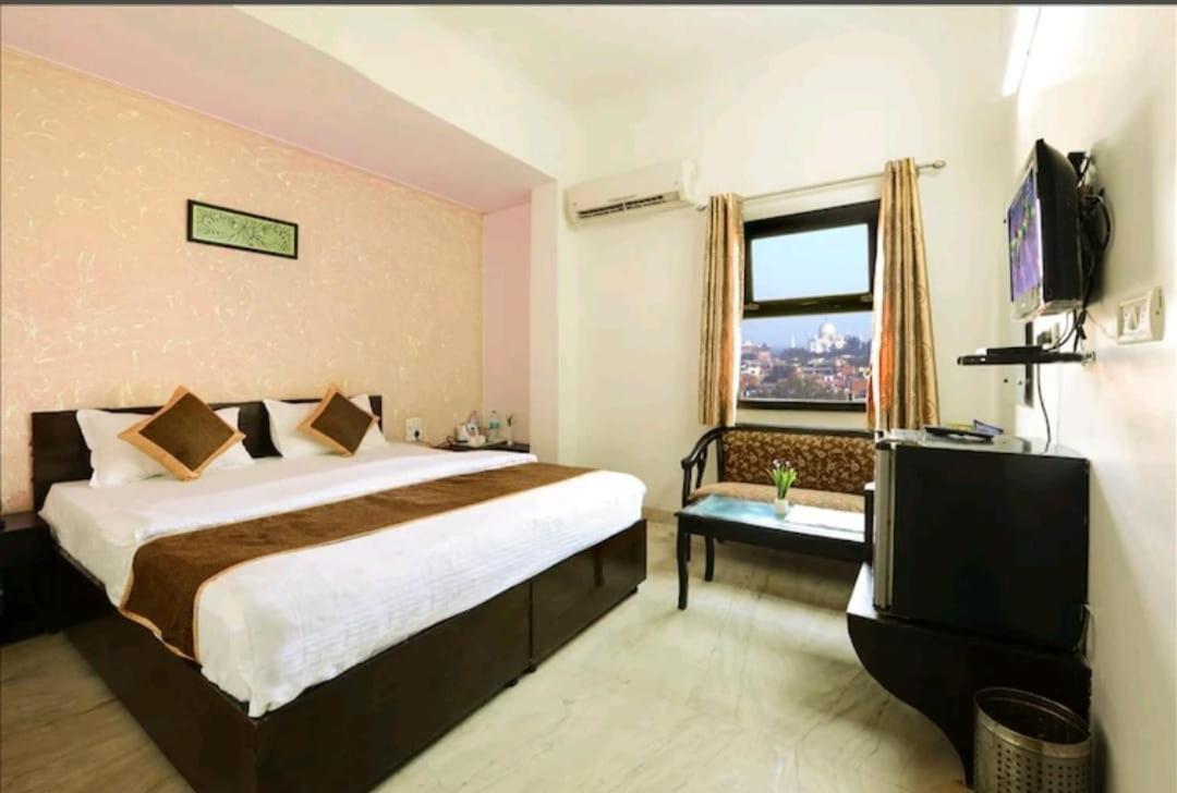 Hotel The First By Goyal Hotelie Agra  Exteriér fotografie