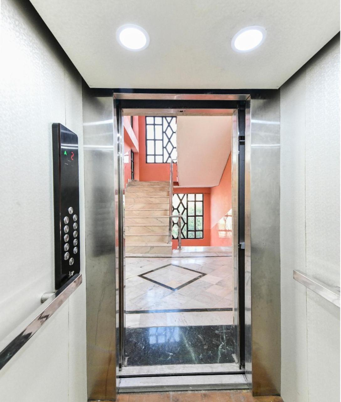 Hotel The First By Goyal Hotelie Agra  Exteriér fotografie